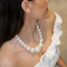 Load image into Gallery viewer, Everly Large Pearl Choker
