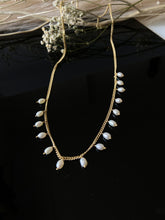 Load image into Gallery viewer, Medium Pearl Drop Choker
